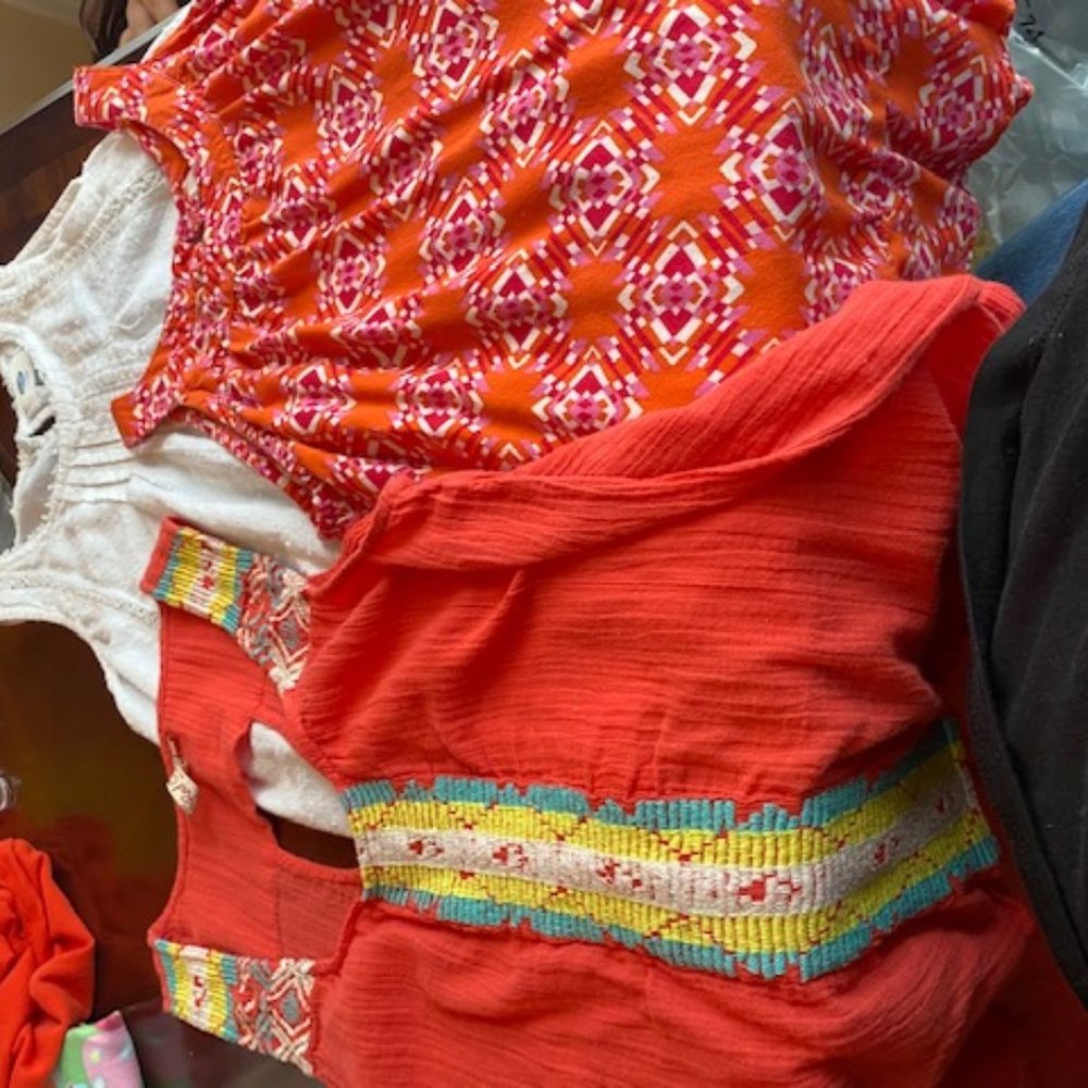 3 Girls sleeveless tops